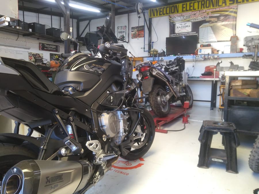 Vista general del taller de Fuel Injection